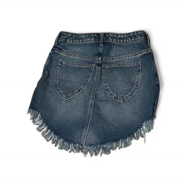 We The Free (Free People) Blue Denim Bailey Fray Hem Mini Skirt. Size 25 - Picture 4 of 9